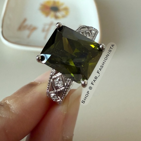 Sterling Silver Ring - Picture 2 of 6